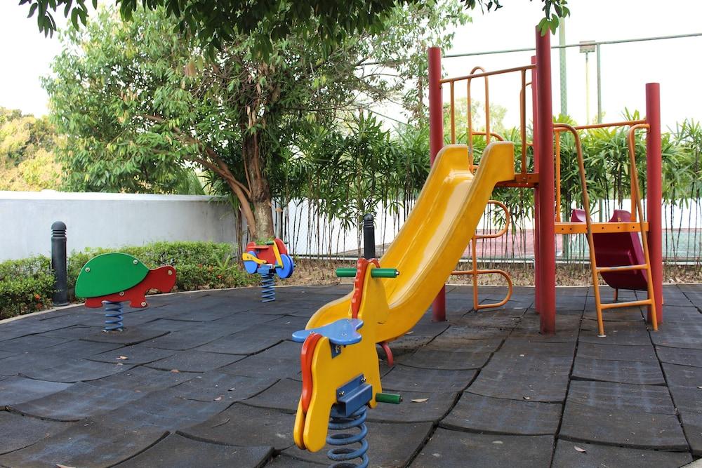 Royale Chulan Seremban Exterior photo Playground