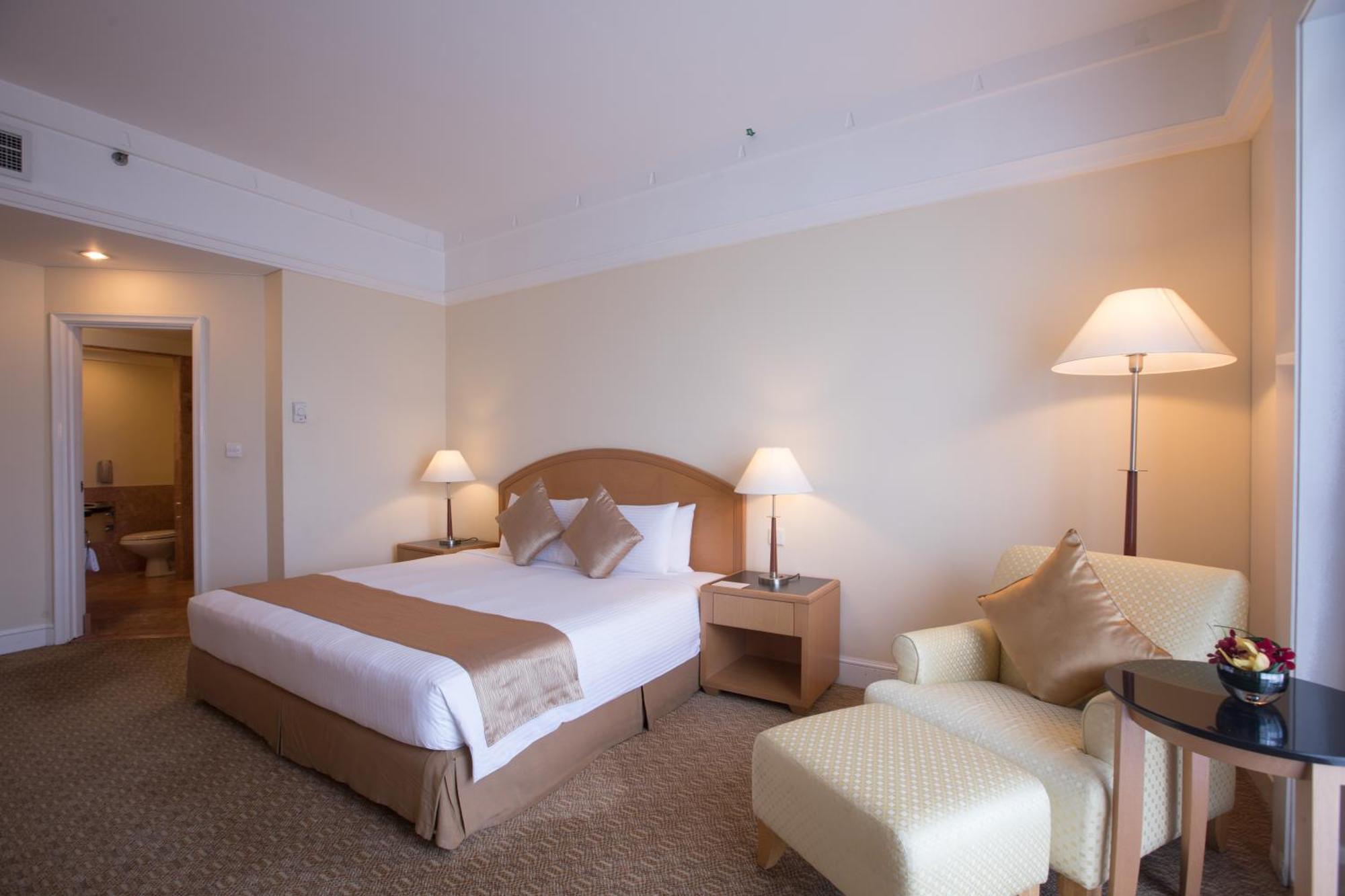 Royale Chulan Seremban Exterior photo A room at the hotel