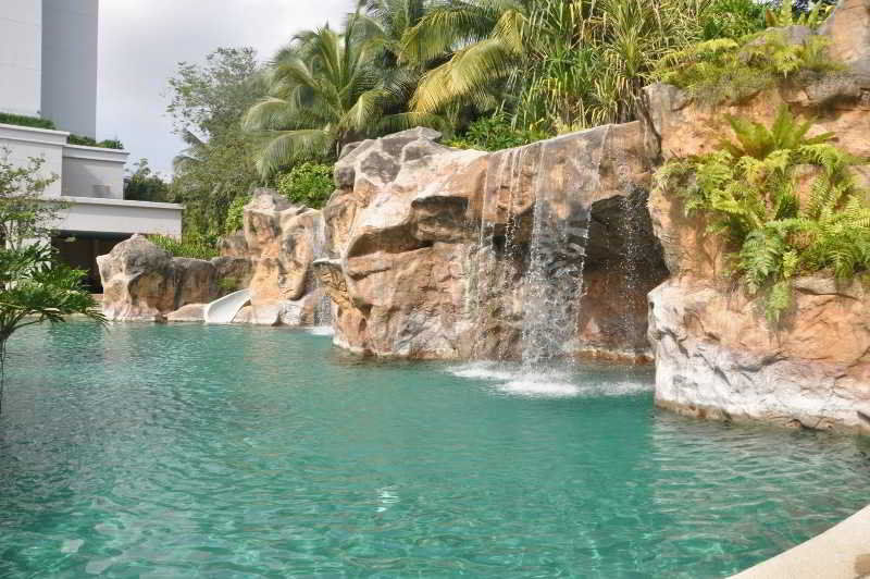 Royale Chulan Seremban Exterior photo The rock pool at the resort